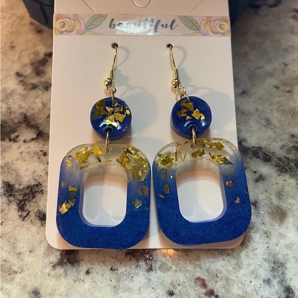 Handmade resin jewelry. Customizable. Any color. Lightweight. - Picture 5 of 16